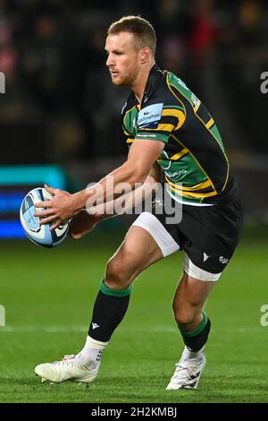 Northampton, Royaume-Uni.22 octobre 2021.Ollie Sleightholme des Northampton Saints en action, le 10/22/2021.(Photo de Craig Thomas/News Images/Sipa USA) crédit: SIPA USA/Alay Live News crédit: SIPA USA/Alay Live News Banque D'Images