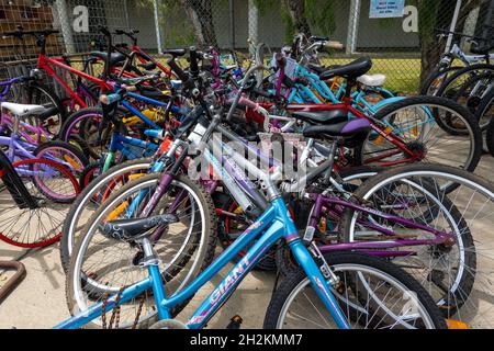 MacKay, Queensland, Australie - octobre 2021 : vélos à vendre au dump Tip Shop Banque D'Images
