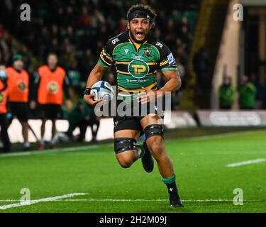 Northampton, Royaume-Uni.22 octobre 2021.Lewis Ludlam des saints de Northampton en action, le 10/22/2021.(Photo de Craig Thomas/News Images/Sipa USA) crédit: SIPA USA/Alay Live News crédit: SIPA USA/Alay Live News Banque D'Images