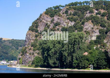 Loreley Rock paysage à flanc de colline le long du Rhin moyen supérieur, près de Sankt Goarshausen, Allemagne.Également orthographié Lorelei. Banque D'Images