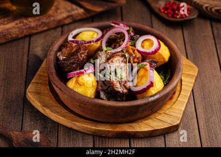 Plat national géorgien ojahuri avec viande de boeuf Banque D'Images