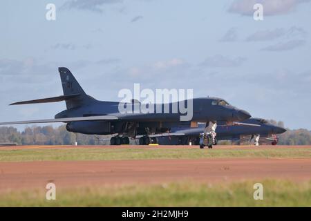 Deux bombardiers stratégiques à balayage variable Rockwell B1-B de l'USAF stationnés à RAF Fairford, Royaume-Uni Banque D'Images