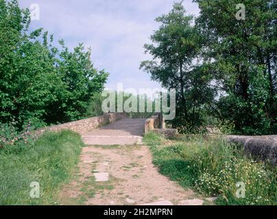 PUENTE ROMANO DE TALAMANCA DEL JARAMA - CALZADA DEL PUENTE ROMANO.Emplacement : EXTÉRIEUR.TALAMANCA DEL JARAMA.MADRID.ESPAGNE. Banque D'Images