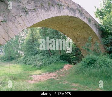 PUENTE ROMANO DE TALAMANCA DEL JARAMA - ARCO.Emplacement : EXTÉRIEUR.TALAMANCA DEL JARAMA.MADRID.ESPAGNE. Banque D'Images