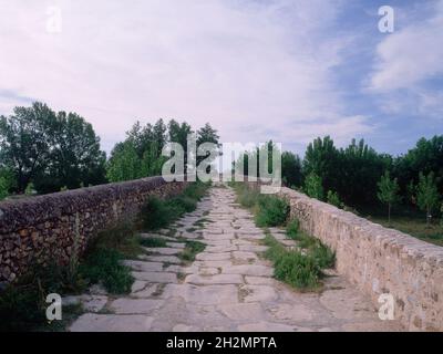 PUENTE ROMANO DE TALAMANCA DEL JARAMA - CALZADA DEL PUENTE ROMANO.Emplacement : EXTÉRIEUR.TALAMANCA DEL JARAMA.MADRID.ESPAGNE. Banque D'Images