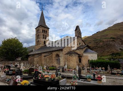 L'église romane Santa Maria de Arties dans la vallée de l'Aran, Catalogne.Espagne. Banque D'Images