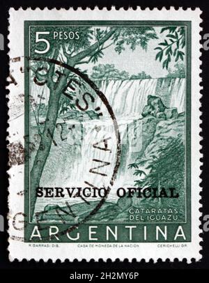 ARGENTINE - VERS 1955 : un timbre imprimé en Argentine montre les chutes d'Iguaçu, vers 1955 Banque D'Images