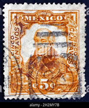 MEXIQUE - VERS 1910: Un timbre imprimé au Mexique montre Miguel Hidalgo, était un prêtre catholique mexicain et un chef de la guerre mexicaine d'indépendance Banque D'Images