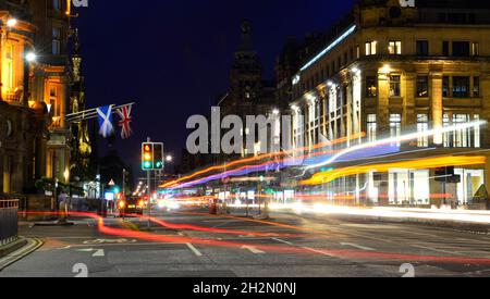 Nuit sur Princes Street - Edimbourg, Ecosse Banque D'Images