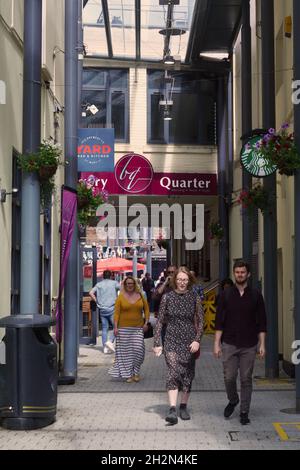 Les galeries marchandes victoriennes du centre-ville de Cardiff sont des quartiers commerçants intérieurs populaires avec des caractéristiques distinctes et individuelles Banque D'Images