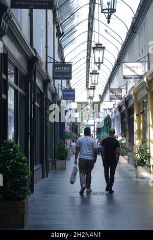 Les galeries marchandes victoriennes du centre-ville de Cardiff sont des quartiers commerçants intérieurs populaires avec des caractéristiques distinctes et individuelles Banque D'Images