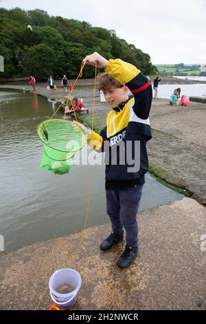 Pêche au crabe pêche au crabe à Stoke Gabriel, Totnes, Devon, Angleterre, Royaume-Uni. Banque D'Images