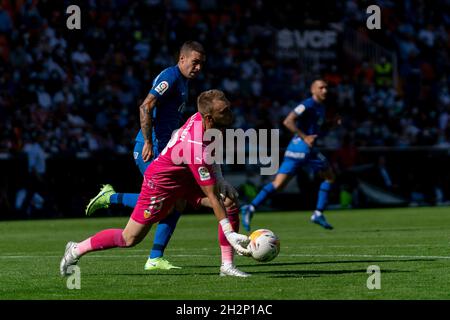 Valence, Espagne.23 octobre 2021.Jasper Cillessen en action pendant la Ligue espagnole, match de football entre Valencia CF et RCD Mallorca au stade Mestalla à Valence.(score final; Valencia CF 2:2 RCD Mallorca) Credit: SOPA Images Limited/Alamy Live News Banque D'Images