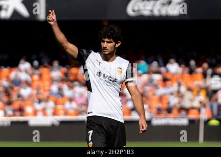 Valence, Espagne.23 octobre 2021.Goncalo Guedes de Valencia CF gestes pendant l'espagnol la Liga, match de football entre Valencia CF et RCD Mallorca au stade Mestalla à Valence.(score final; Valencia CF 2:2 RCD Mallorca) Credit: SOPA Images Limited/Alamy Live News Banque D'Images