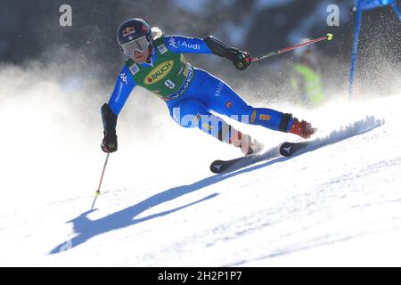 Solden, Autriche.23 octobre 2021.Coupe du monde de ski alpin 2021-2022: 1ère course d'ouverture du slalom géant féminin dans le cadre de la coupe du monde de ski alpin à Solden le 23 octobre 2021; Sofia Goggia (ITA) (photo de Pierre Teyssot/ESPA-Images) crédit: European Sports photo Agency/Alay Live News Banque D'Images