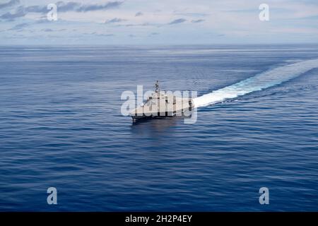 Océan Pacifique, États-Unis.19 août 2021.Le navire de combat littoral USS Jackson, version indépendante de la marine américaine, pendant les opérations de routine du 19 août 2021 dans l'océan Pacifique.Crédit : MC3 Kelsey Culbertson/États-UnisNavy/Alamy Live News Banque D'Images