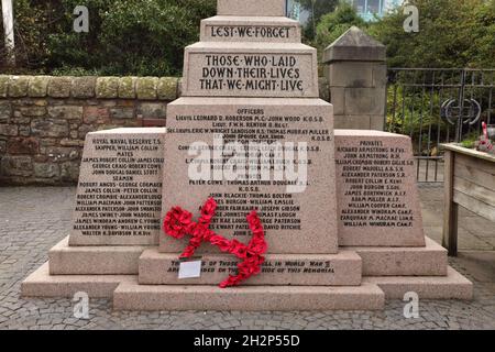 Mémorial de la première Guerre mondiale, Eyemouth, Berwickshire, Écosse, Royaume-Uni avec des noms parmi d'autres le Kings propre Scottish Borderers régiment. Banque D'Images