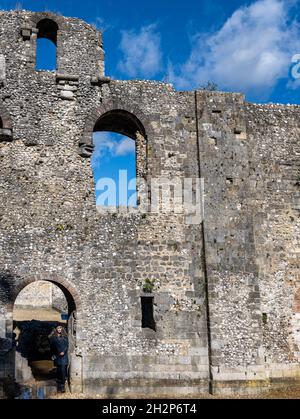 Le château de Wolvesey, également connu sous le nom de palais de l'ancien évêque, une ruine médiévale à Winchester, Hampshire, Royaume-Uni Banque D'Images