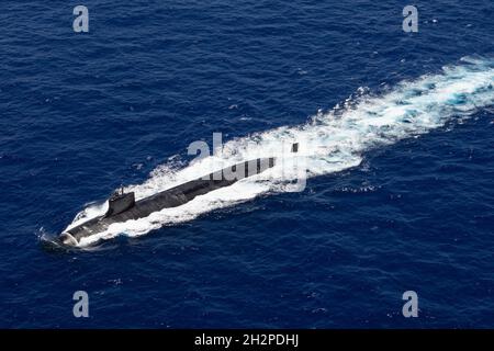 Océan Pacifique, États-Unis.22 juin 2021.Le sous-marin d'attaque rapide de classe Seawolf de la Marine américaine USS Seawolf effectue un transit de surface pendant les opérations de routine avec la 3e flotte le 22 juin 2021 dans l'océan Pacifique.Crédit : MC3 Olympia McCoy/États-UnisNavy/Alamy Live News Banque D'Images