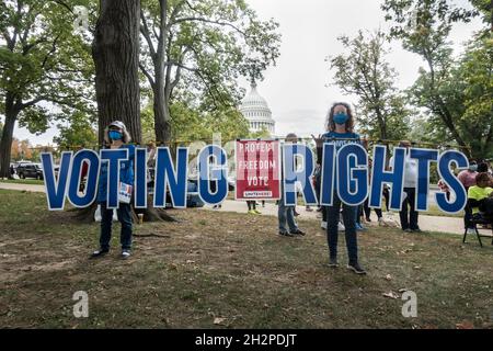 Pour protester contre la récente législation anti-électorale dans les États du pays, les manifestants de la liberté de vote se rassemblent près du Capitole des États-Unis pour faire pression sur le congrès pour qu'il adopte la loi sur la liberté de vote, la loi John Lewis sur l'avancement des droits de vote et promulgue des projets de loi sur la création d'un Etat.Washington, DC, 23 octobre 2021 Banque D'Images