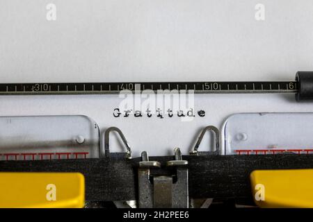 Gratitude écrite sur une vieille machine à écrire Banque D'Images