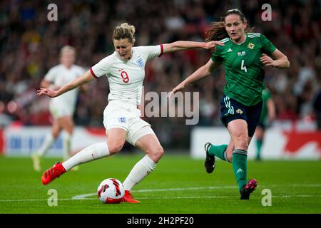 LONDRES, ROYAUME-UNI.23 OCTOBRE Ellen White, d'Angleterre, contrôle le ballon lors du match de qualification du groupe D de la coupe du monde des femmes de la FIFA entre les femmes d'Angleterre et l'Irlande du Nord au stade Wembley, à Londres, le samedi 23 octobre 2021.(Credit: Federico Maranesi | MI News) Credit: MI News & Sport /Alay Live News Banque D'Images