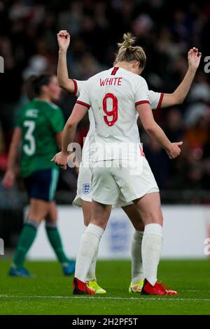 LONDRES, ROYAUME-UNI.23 OCTOBRE Ellen White, d'Angleterre, célèbre le match de qualification du groupe D de la coupe du monde des femmes de la FIFA entre les femmes d'Angleterre et d'Irlande du Nord au stade Wembley, à Londres, le samedi 23 octobre 2021.(Credit: Federico Maranesi | MI News) Credit: MI News & Sport /Alay Live News Banque D'Images