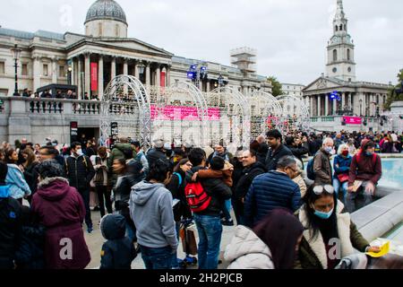 Un Diwali très bas sur Trafalgar Square prudemment de la variante indienne s'étend le 23 octobre 2021, Londres, Royaume-Uni. Banque D'Images