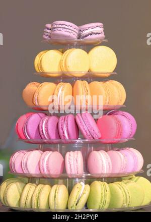 tour de macarones douces colorées Banque D'Images