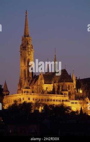 Ungarn, Budapest, Matthiaskirche, Mátyas Tempton, auf dem Burgberg von Buda, Abendstimmung | Hongrie, Budapest, Eglise Matthias, Mátyas Tempton,Sur BU Banque D'Images