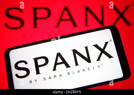 Ukraine.23 octobre 2021.Dans cette illustration, un logo Spanx Inc. Apparaît sur un smartphone et un écran de pc.Crédit : SOPA Images Limited/Alamy Live News Banque D'Images