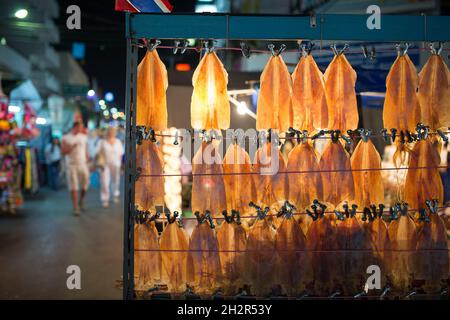 Scène urbaine du célèbre marché nocturne de Hua Hin.Hua Hin est une destination touristique populaire en Thaïlande Banque D'Images