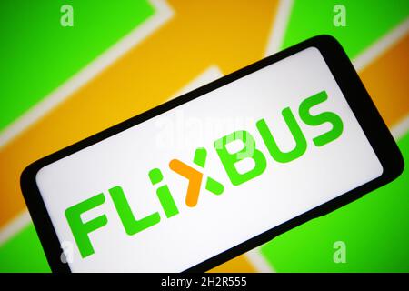 Ukraine.23 octobre 2021.Sur cette photo, un logo FlixBus (FlixMobility GmbH) apparaît sur l'écran d'un smartphone.(Photo de Pavlo Gonchar/SOPA Images/Sipa USA) crédit: SIPA USA/Alay Live News Banque D'Images