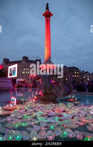 Londres, Angleterre, Royaume-Uni.23 octobre 2021.Les foules se rassemblent pour célébrer le festival de lumière de Diwali l'Hindou, Sikh et Jain après l'annulation de 2020 célébrations crédit: Denise Laura Baker/Alay Live News Banque D'Images