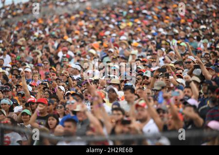 Ventilateurs à atmosphère de circuit dans la tribune.Grand Prix des États-Unis, samedi 23 octobre 2021.Circuit of the Americas, Austin, Texas, États-Unis.23.10.2021. Formula 1 World Championship, Rd 17, Grand Prix des États-Unis, Austin, Texas, États-Unis, Journée de qualification.Le crédit photo doit être lu : images XPB/Press Association. Banque D'Images