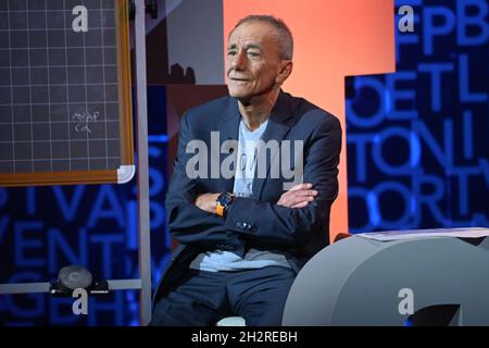 Milan, Italie.24 octobre 2021.Milan, RAI3 TV a diffusé "les mots de la semaine".Dans la photo: Roberto Vecchioni crédit: Agence de photo indépendante/Alamy Live News Banque D'Images