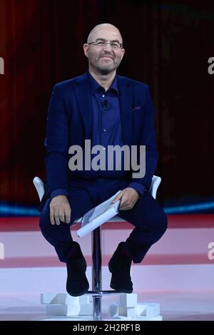 Milan, Italie.24 octobre 2021.Milan, RAI3 TV a diffusé "les mots de la semaine".Sur la photo: Massimo Gramellini crédit: Agence de photo indépendante/Alamy Live News Banque D'Images