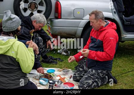 Unbewohnte isländische Drangey ist eine Insel, die in der Mitte des Fjordes gelegen.Papageitaucher Skagafjörður.Küstenlandschaft auf der Trollaska Banque D'Images