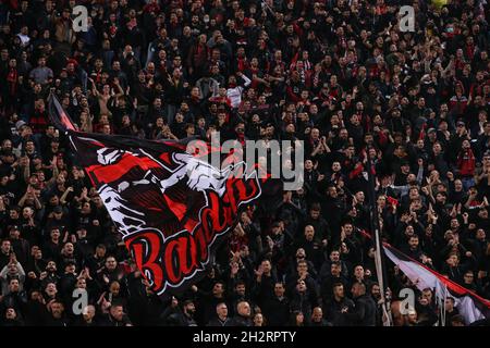 Bologne, Italie, le 23 octobre 2021.AC Milan fans lors de la série A match à Renato Dall'Ara, Bologne.Le crédit photo devrait se lire: Jonathan Moscrop / Sportimage Banque D'Images