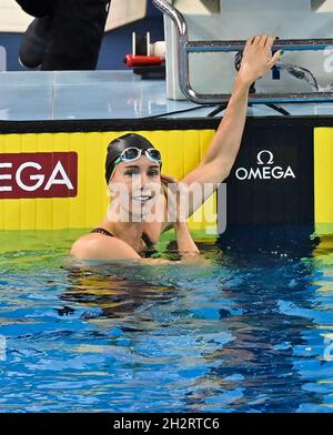 Doha, Qatar.23 octobre 2021.Emma McKeon, d'Australie, réagit après la finale libre de 100m féminin à la coupe du monde de natation 2021 de la FINA à Doha, capitale du Qatar, le 23 octobre 2021.Credit: Nikku/Xinhua/Alay Live News Banque D'Images