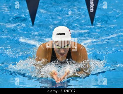 Doha, Qatar.23 octobre 2021.Maria Ugolkova, de Suisse, participe à la finale féminine de 200m de la coupe du monde de natation 2021 de la FINA à Doha, capitale du Qatar, le 23 octobre 2021.Credit: Nikku/Xinhua/Alay Live News Banque D'Images