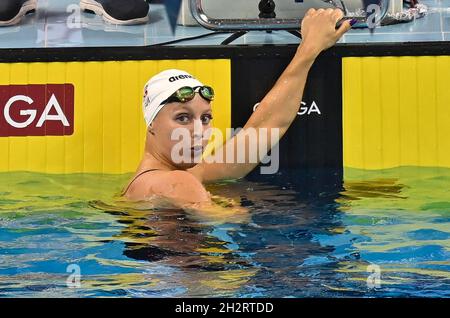 Doha, Qatar.23 octobre 2021.Maria Ugolkova, de Suisse, réagit après la finale féminine de 200m de la coupe du monde de natation 2021 de la FINA à Doha, capitale du Qatar, le 23 octobre 2021.Credit: Nikku/Xinhua/Alay Live News Banque D'Images