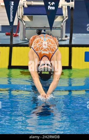 Doha, Qatar.23 octobre 2021.Kira Toussaint, des pays-Bas, est en compétition lors de la finale féminine de course arrière de 200 m à la coupe du monde de natation 2021 de la FINA à Doha, capitale du Qatar, le 23 octobre 2021.Credit: Nikku/Xinhua/Alay Live News Banque D'Images