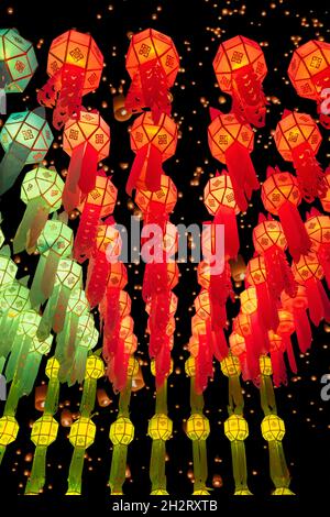 Yee Peng Festival (Yi Peng) Chiang Mai.Lanternes en papier décorées sur Tha-Phae Road, Chiang Mai. Banque D'Images