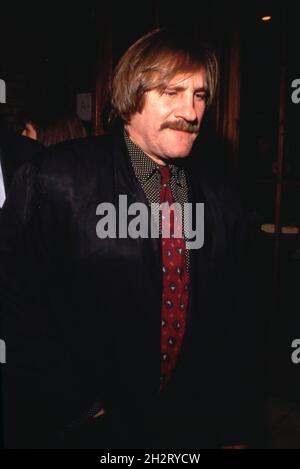 Gerard Depardieu à la première "Cyrano de Bergerac" de Los Angeles le 6 novembre 1990 au Royale Theatre de Los Angeles, Californie crédit: Ralph Dominguez/MediaPunch Banque D'Images