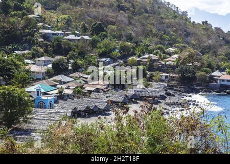 INDONÉSIE, ÎLE DE LEMBATA, VILLAGE DE LAMALERA.SUR LA CÔTE SUD DE LEMBATA, LE VILLAGE DE LAMALERA (POP.2,500) EST CONNUE POUR SA CHASSE AUX BALEINES. Banque D'Images