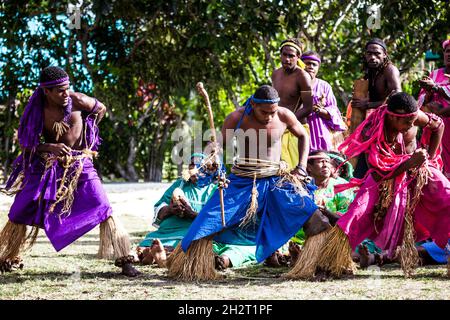 FRANCE.NOUVELLE-CALÉDONIE.ÎLES LOYAUTE.LIFOU.TRIBU DES DANSEURS TRADITIONNELS DE WETR Banque D'Images