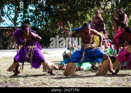 FRANCE.NOUVELLE-CALÉDONIE.ÎLES LOYAUTE.LIFOU.TRIBU DES DANSEURS TRADITIONNELS DE WETR Banque D'Images