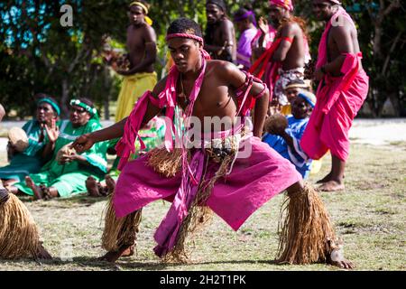 FRANCE.NOUVELLE-CALÉDONIE.ÎLES LOYAUTE.LIFOU.TRIBU DES DANSEURS TRADITIONNELS DE WETR Banque D'Images