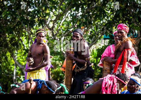 FRANCE.NOUVELLE-CALÉDONIE.ÎLES LOYAUTE.LIFOU.TRIBU DES DANSEURS TRADITIONNELS DE WETR Banque D'Images